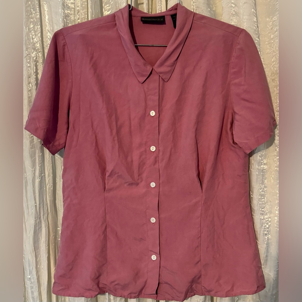 Banana Republic. 100% Silk! Short sleeve blouse.